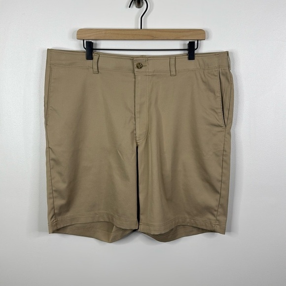 PGA Tour Men's Classic Flat Front Khaki Golf Shorts in Size 40 - Picture 1 of 6